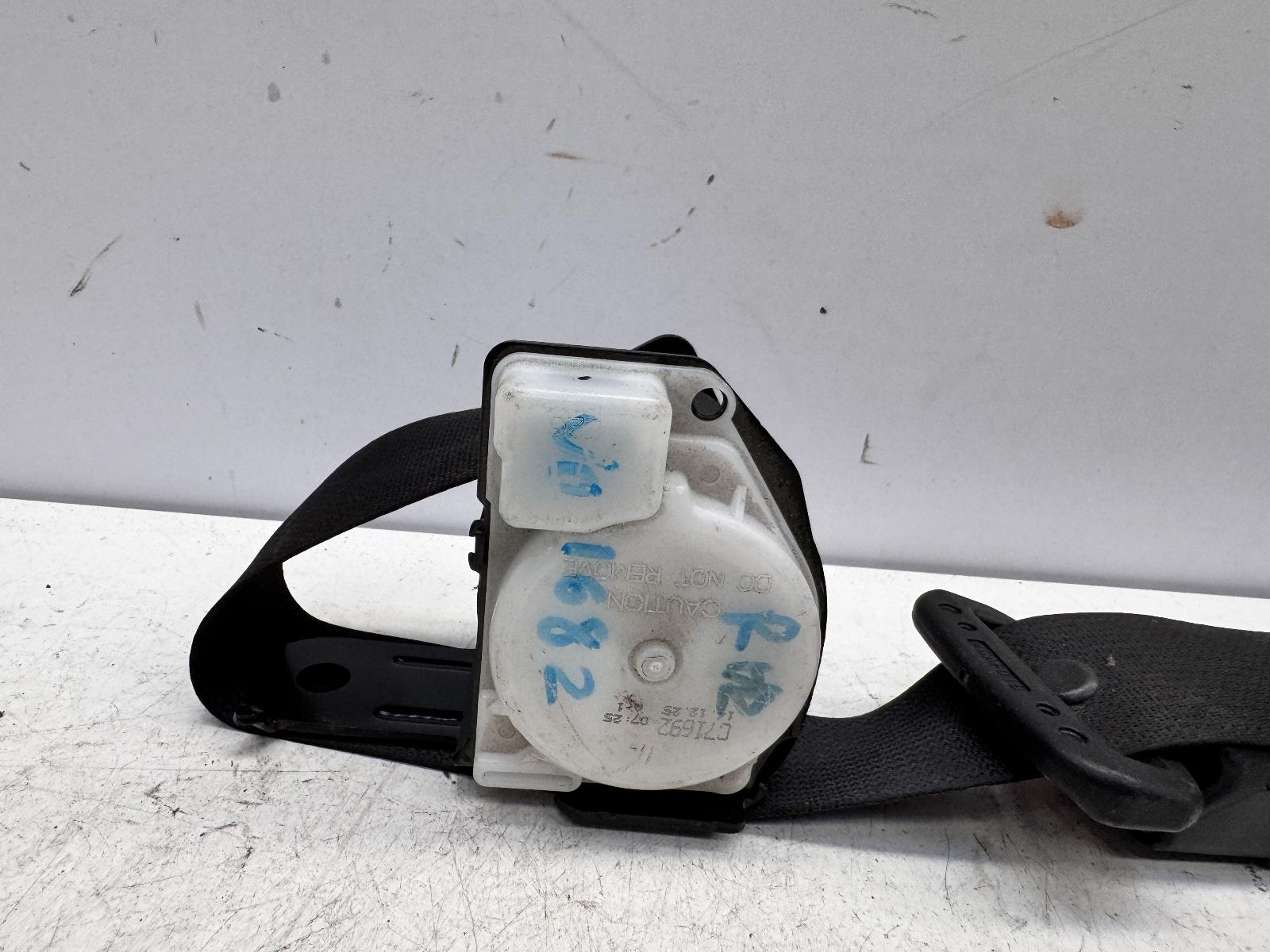 View Auto part Seatbelt/Stalk Toyota Corolla 2015