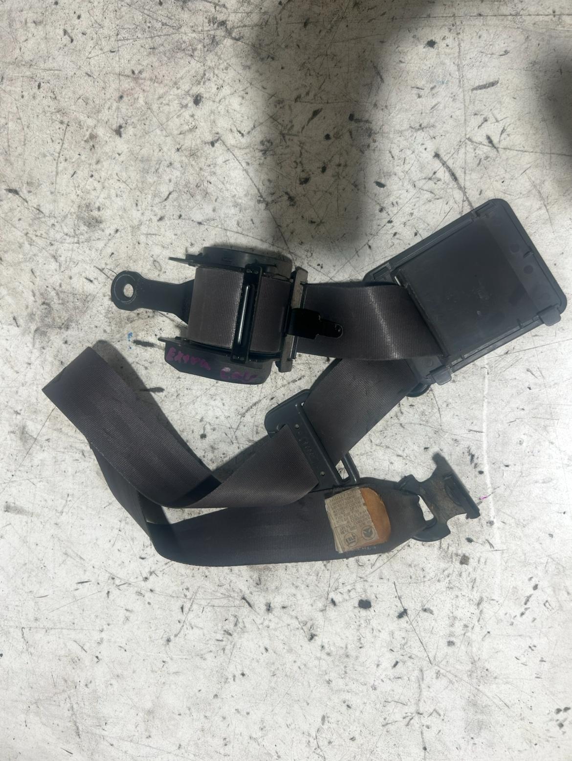 View Auto part Seatbelt/Stalk Toyota Hilux 1990
