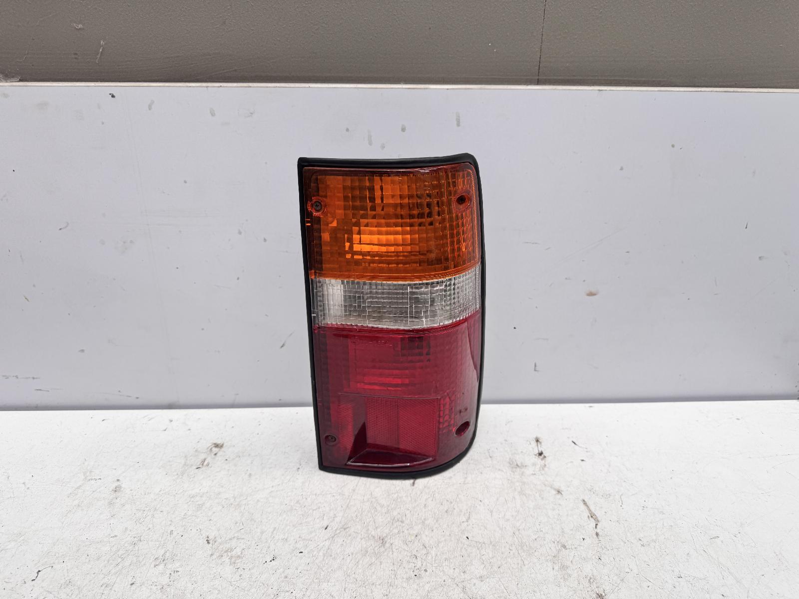 View Auto part Right Taillight Toyota Hilux 1990