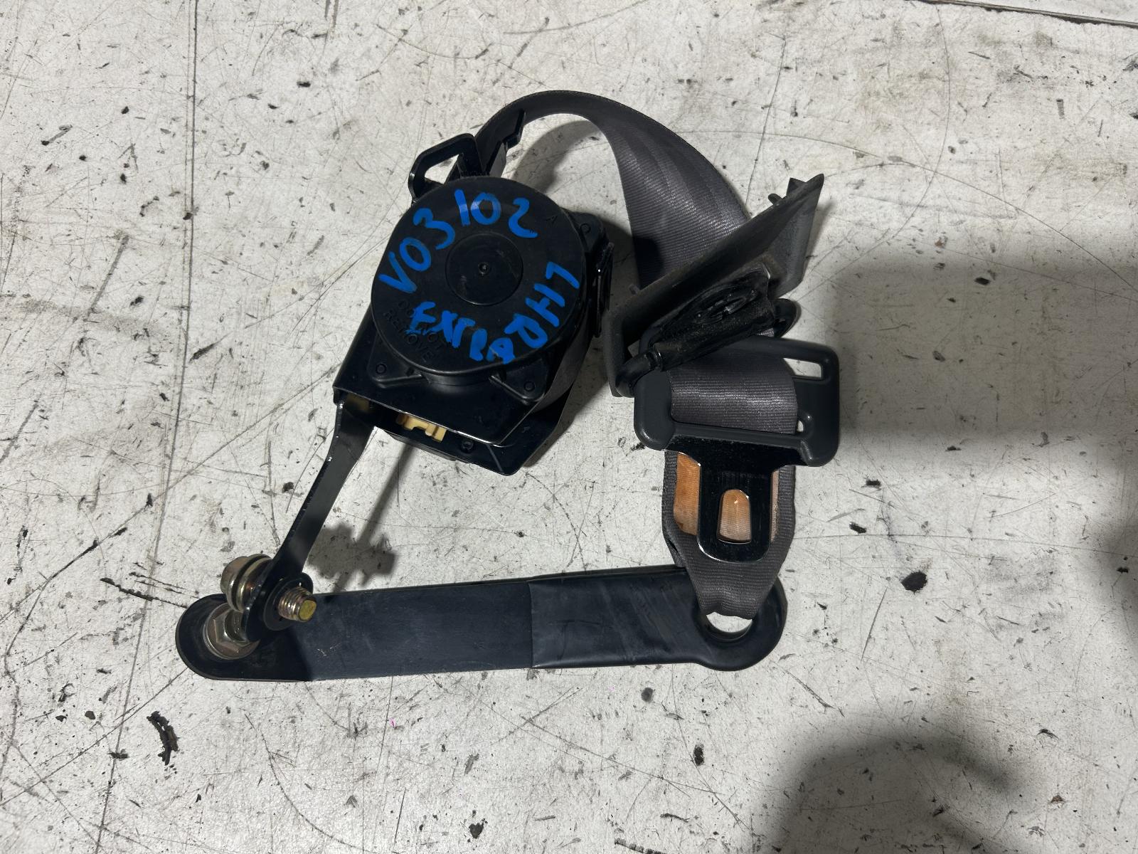 View Auto part Seatbelt/Stalk Toyota Hilux 1990