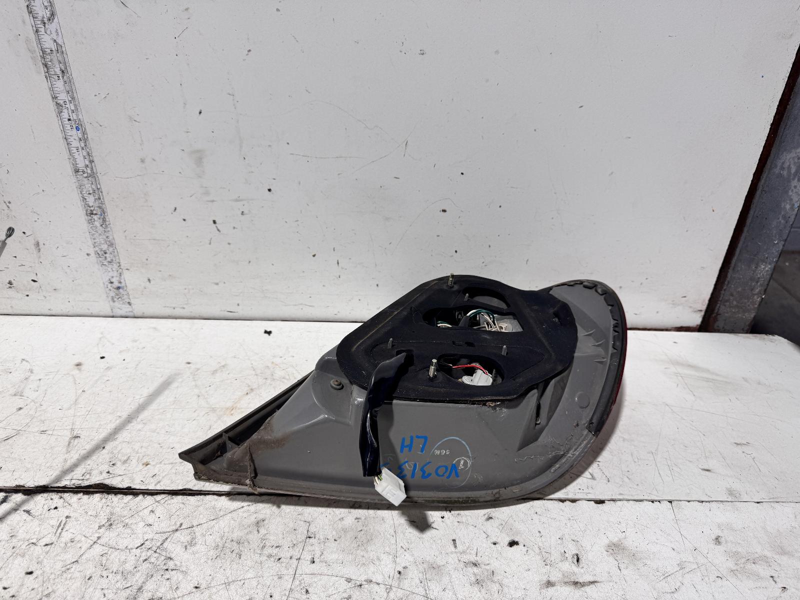 View Auto part Left Taillight Toyota Camry 2005