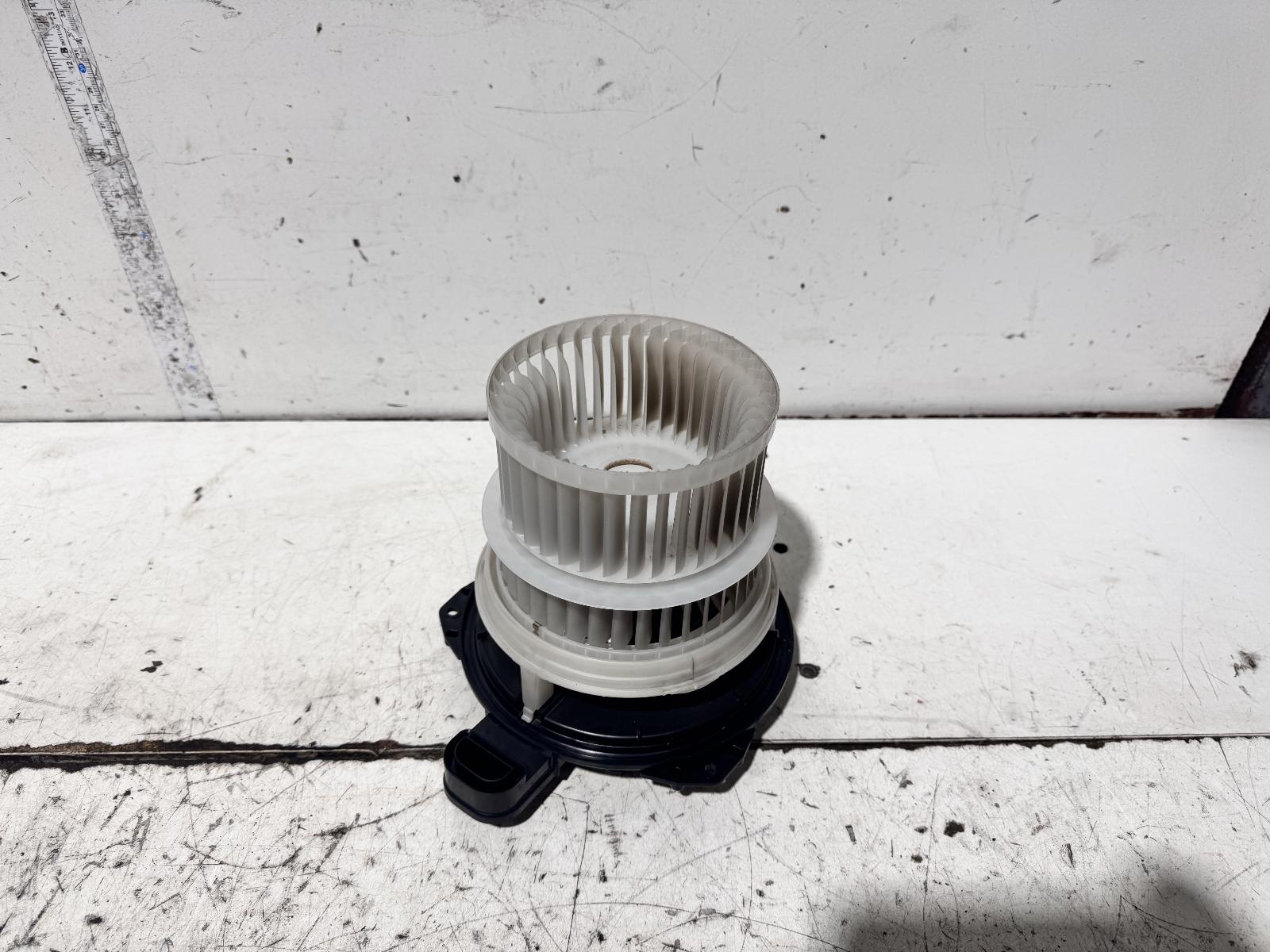 View Auto part Heater Fan Motor Toyota Corolla 2022