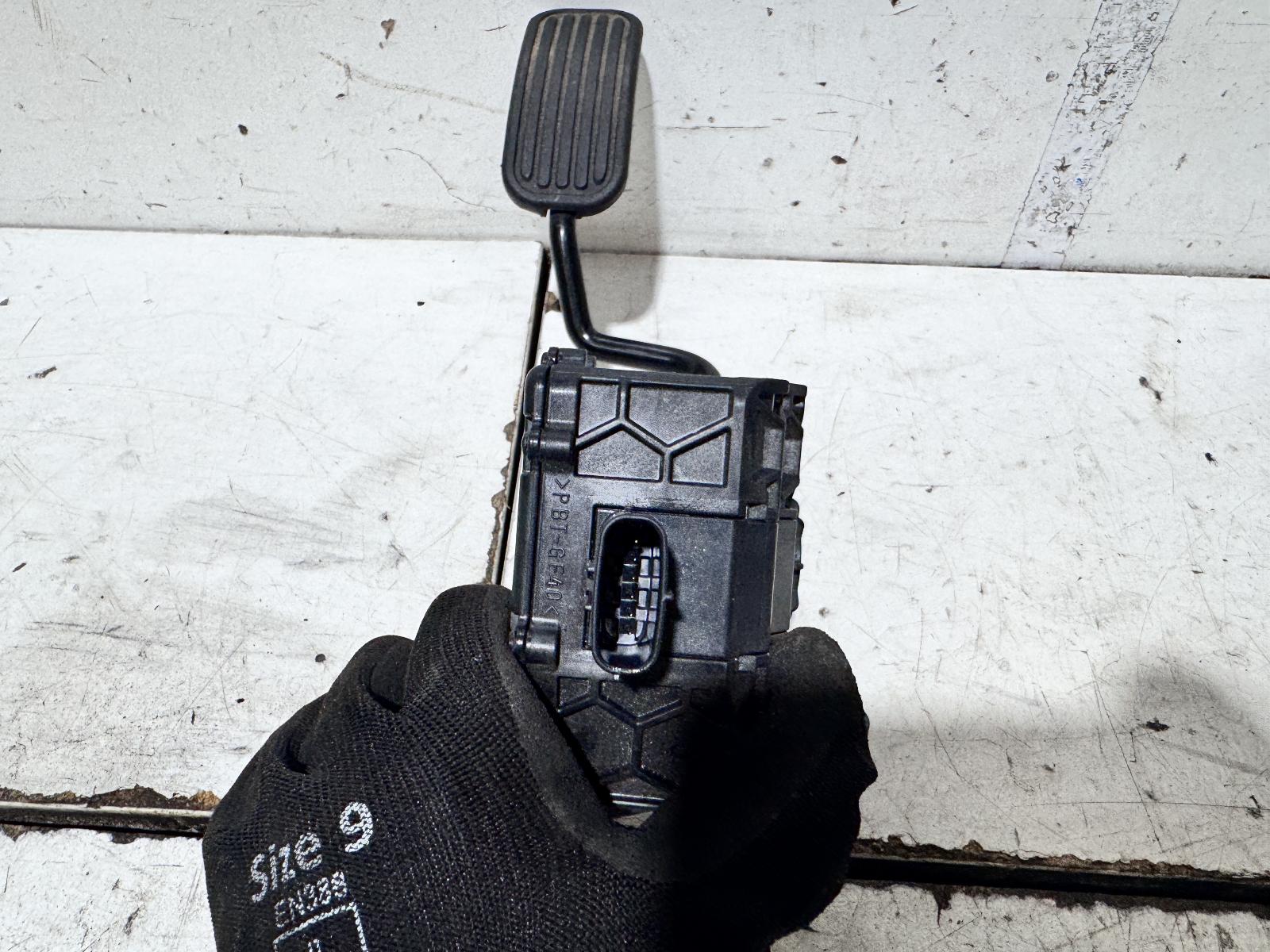 View Auto part Pedal Assembly Toyota Corolla 2022