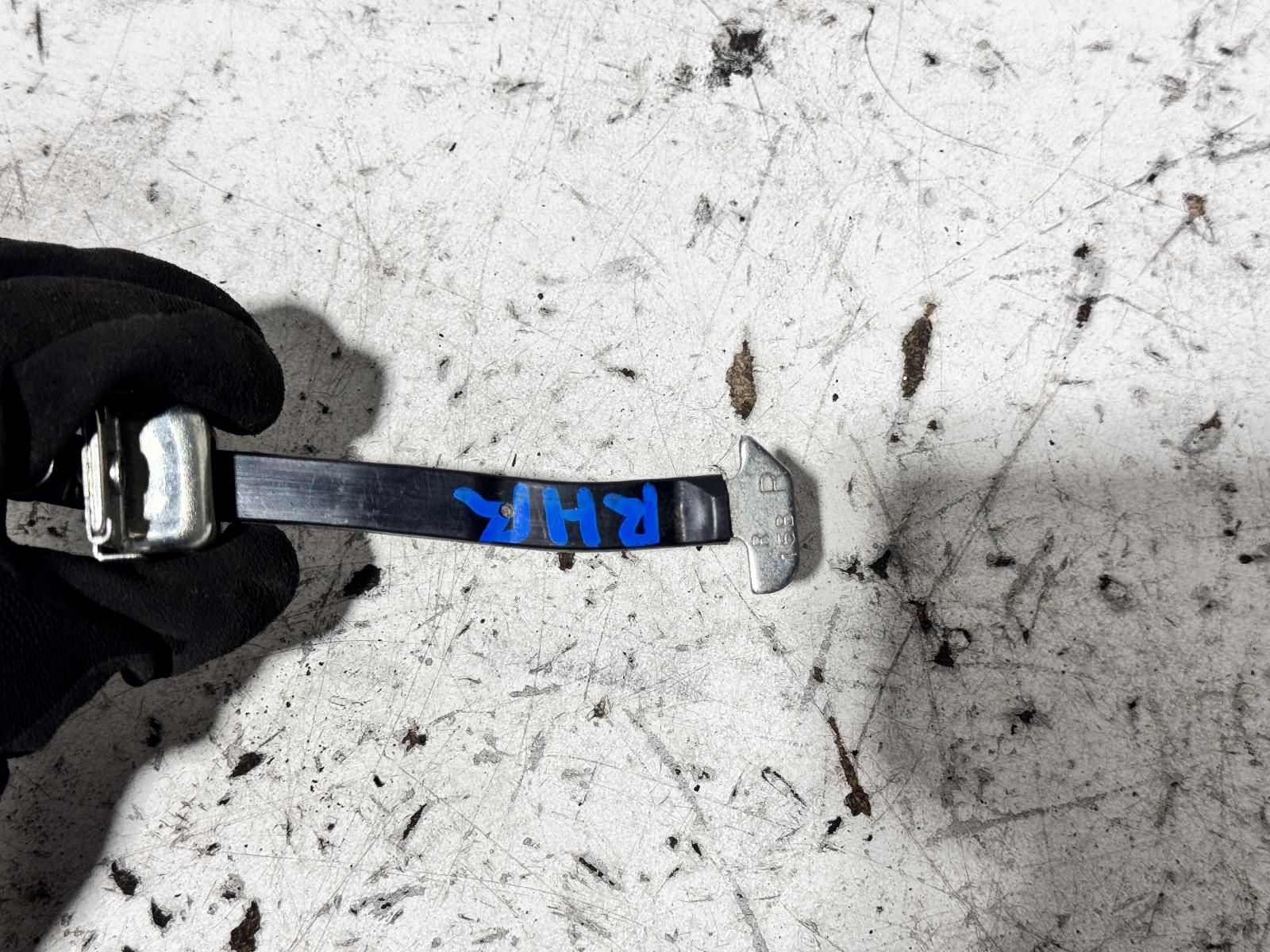 View Auto part Door Hinge/Runner Toyota Corolla 2020