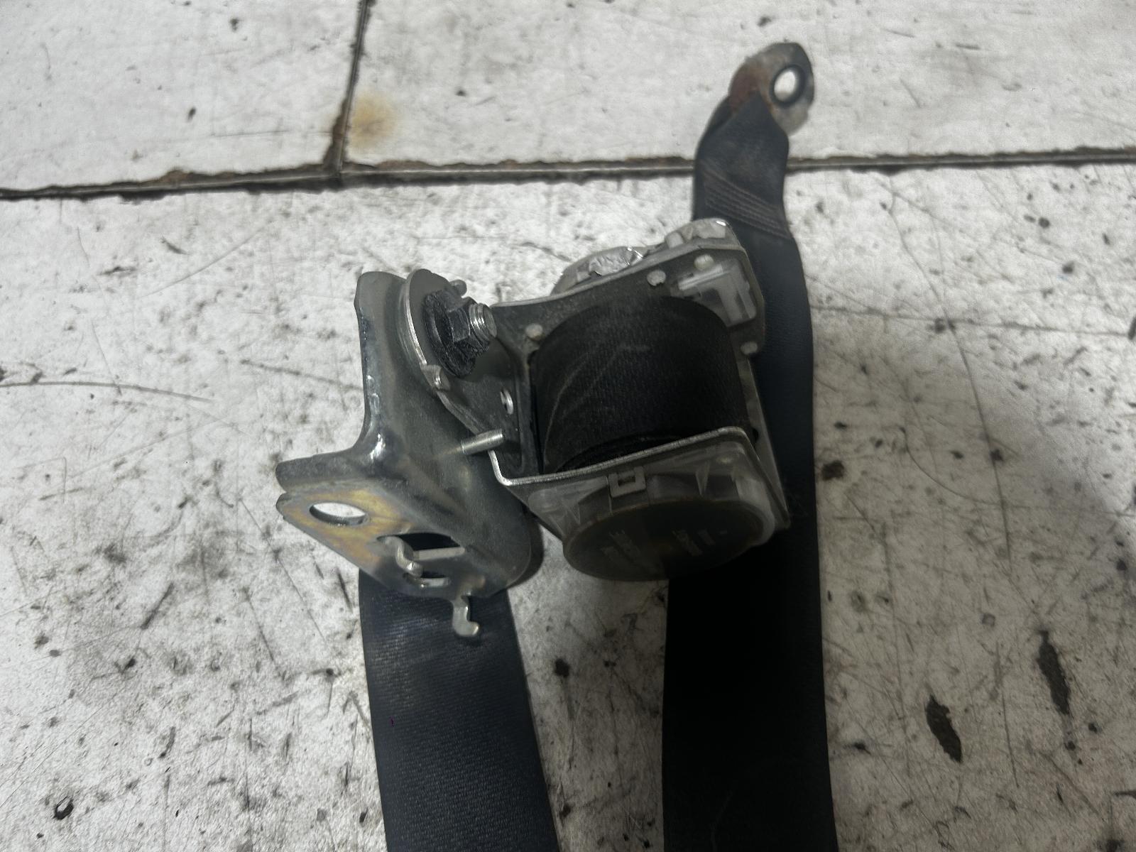 View Auto part Seatbelt/Stalk Toyota Corolla 2010