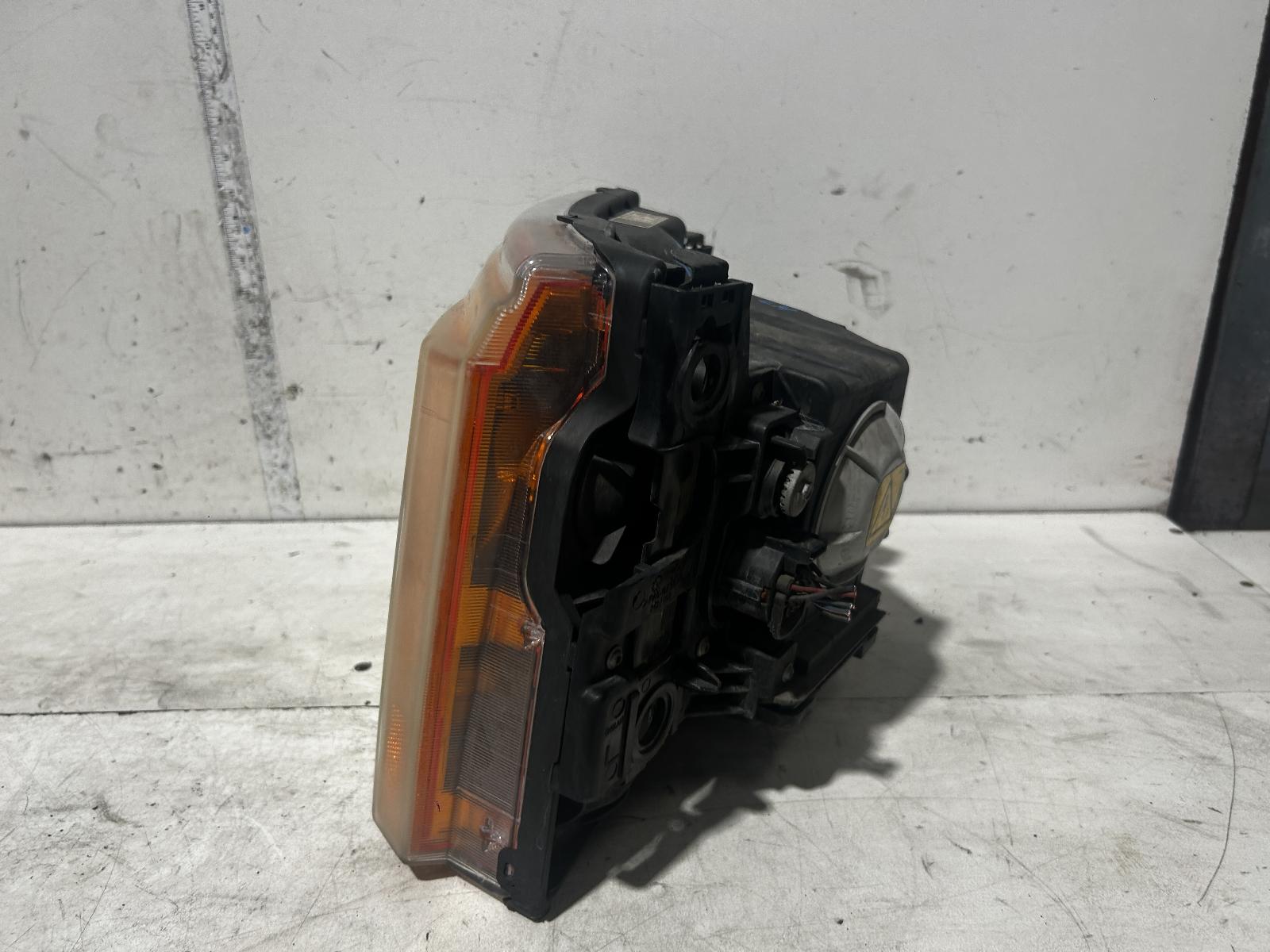 View Auto part Left Headlamp Land Rover Discovery 2009