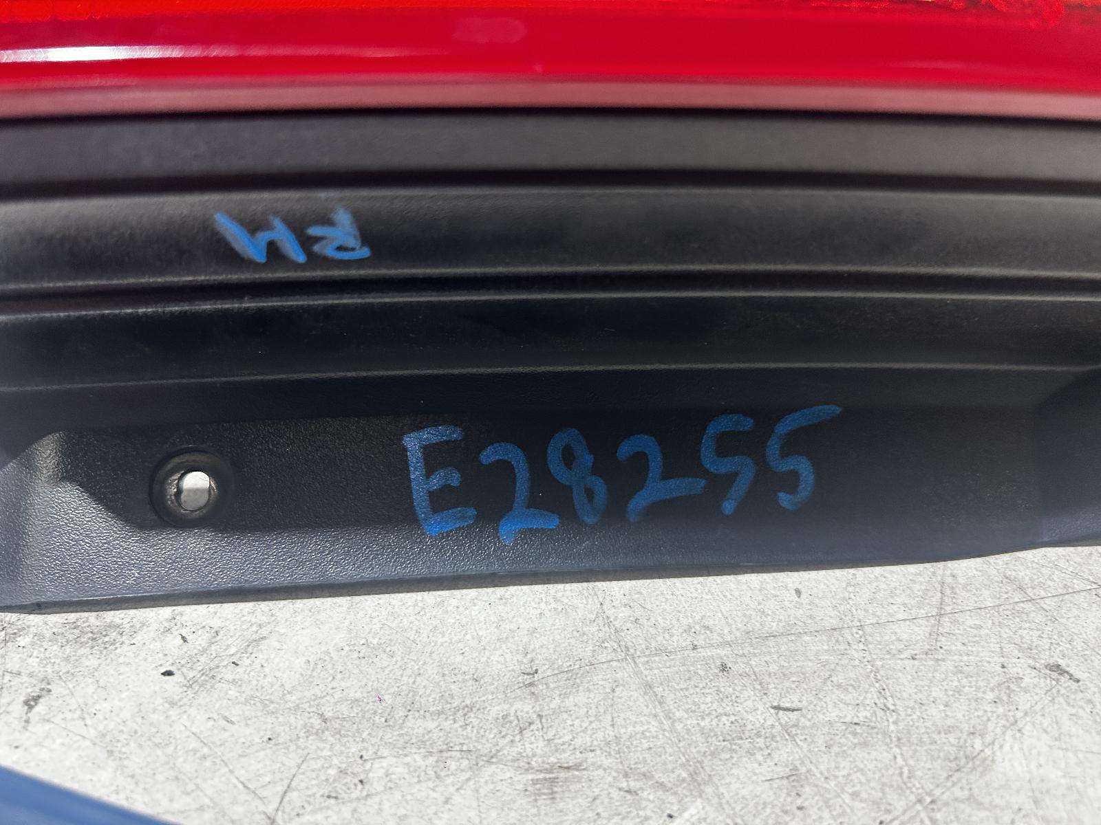 View Auto part Right Taillight Land Rover Discovery 2009