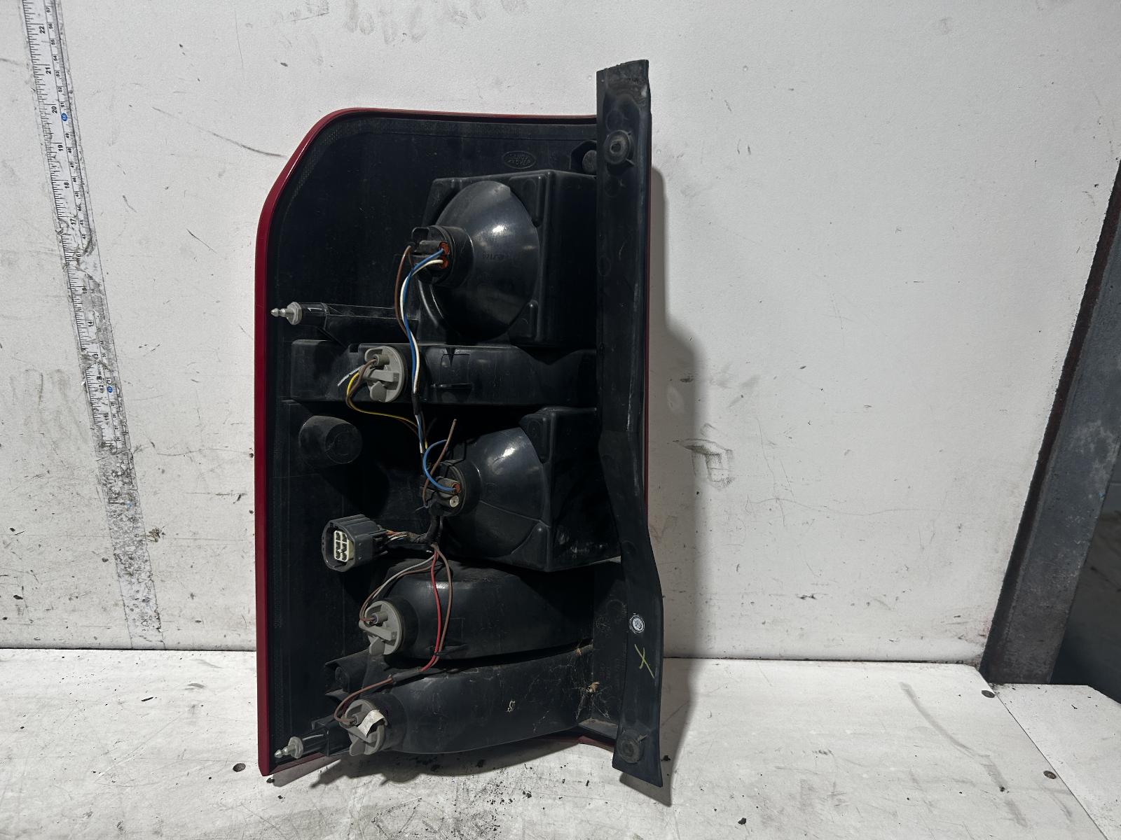 View Auto part Right Taillight Land Rover Discovery 2009