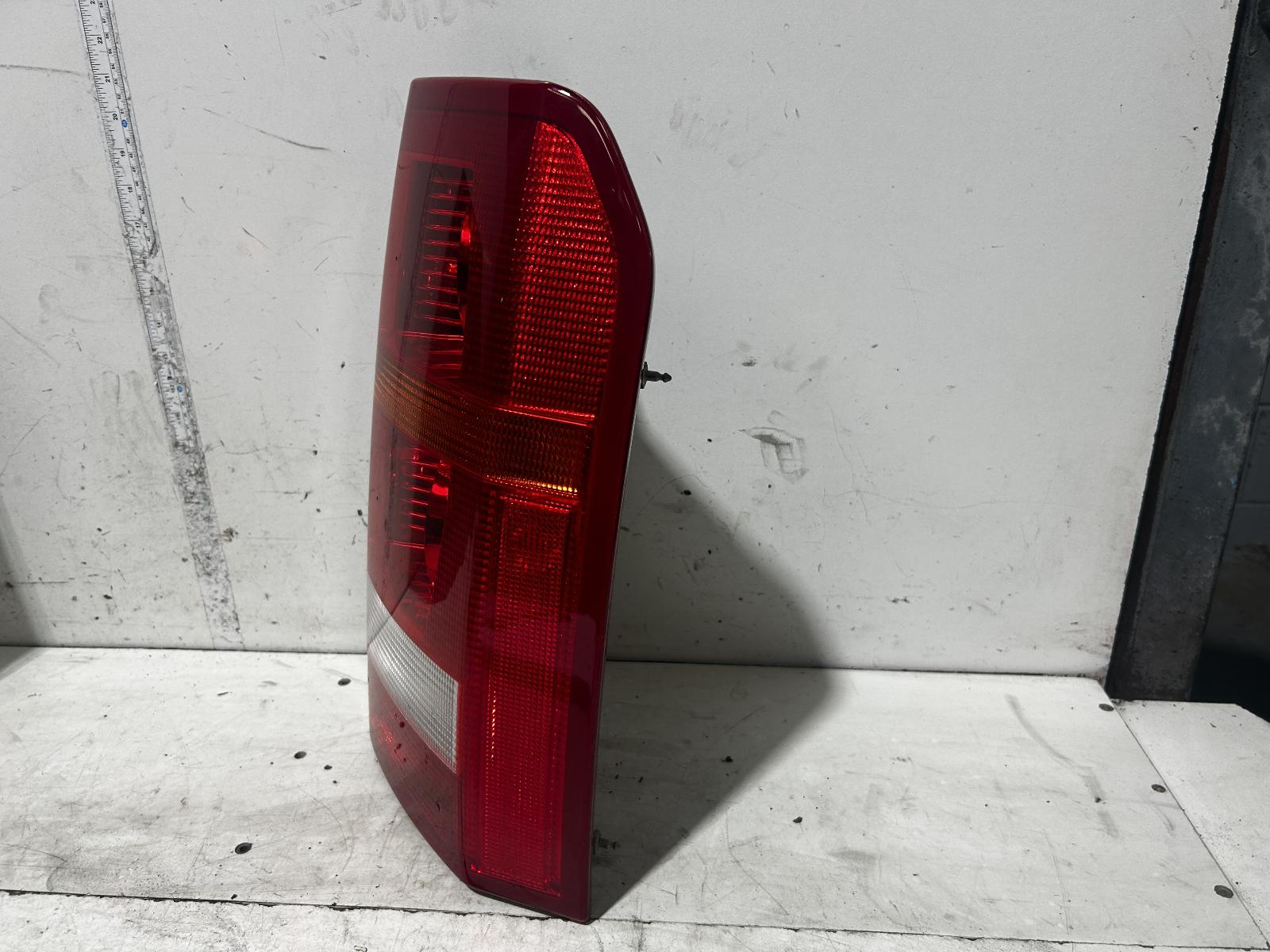 View Auto part Right Taillight Land Rover Discovery 2009