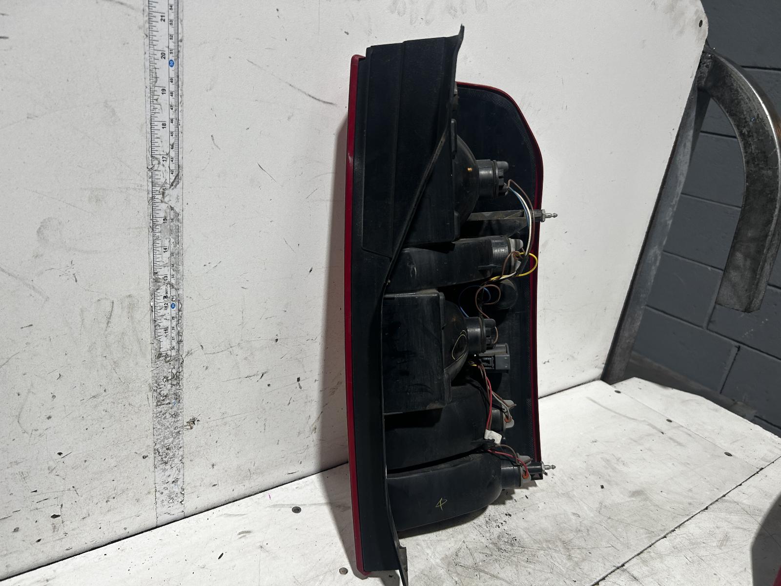 View Auto part Left Taillight Land Rover Discovery 2009