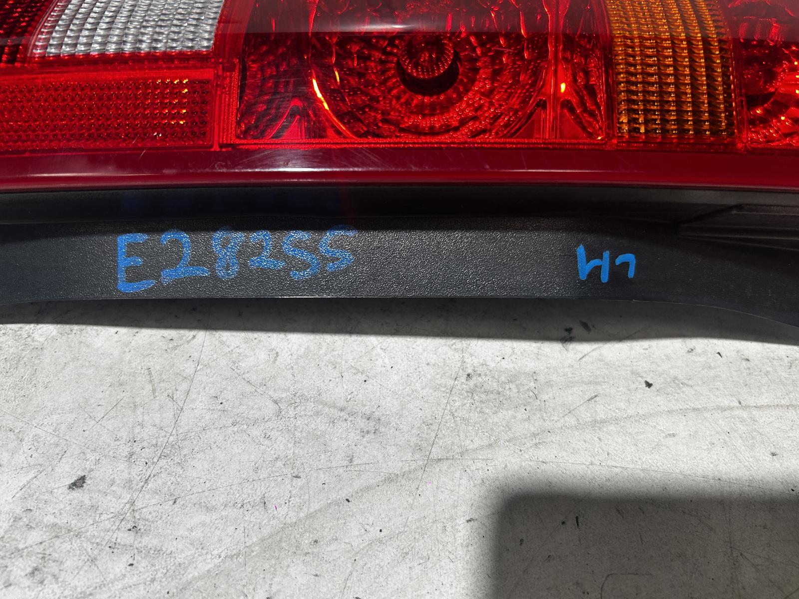 View Auto part Left Taillight Land Rover Discovery 2009