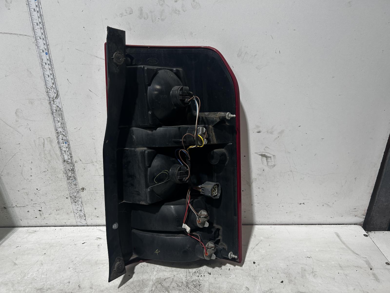 View Auto part Left Taillight Land Rover Discovery 2009