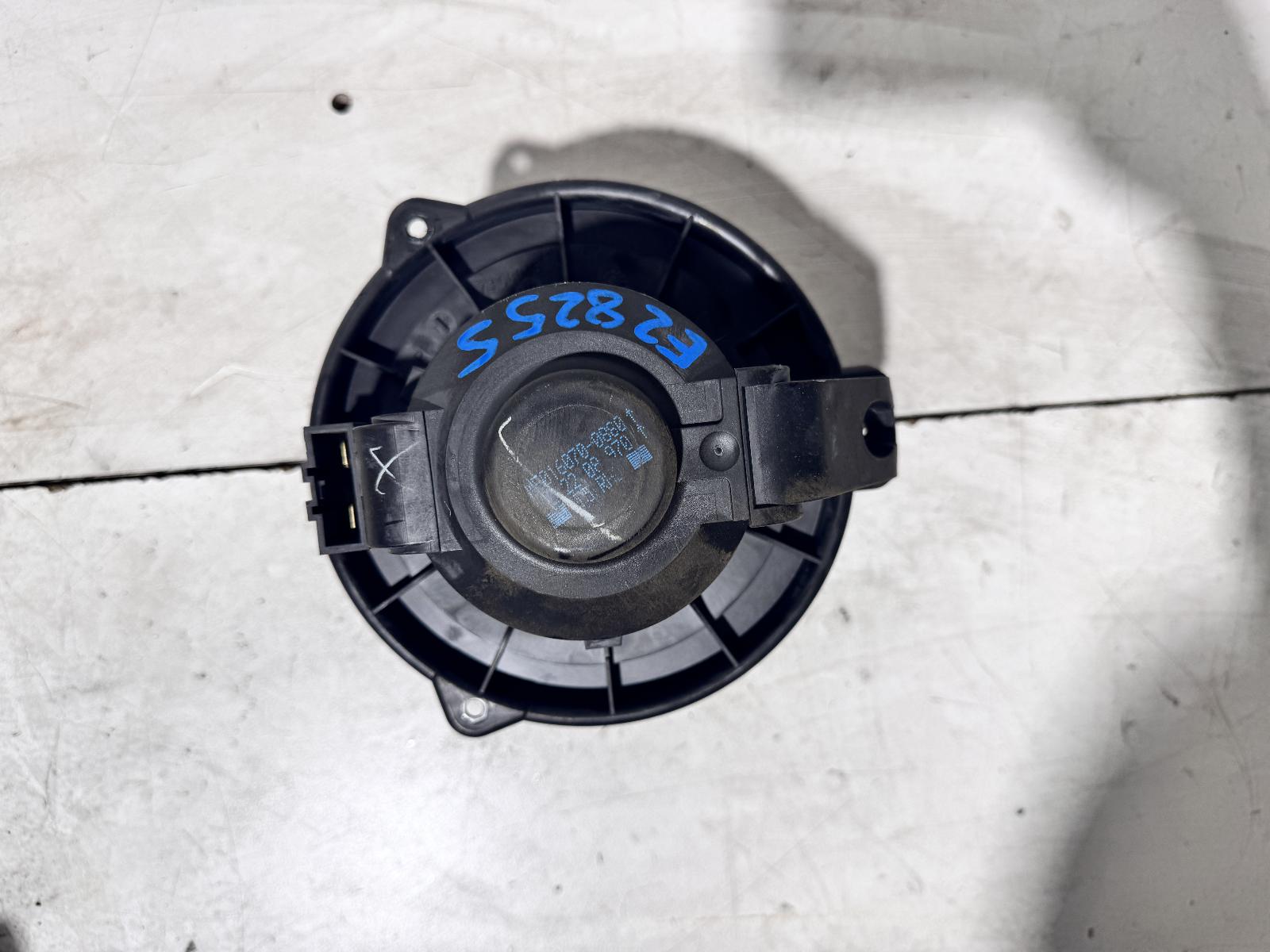 View Auto part Heater Fan Motor Land Rover Discovery 2009