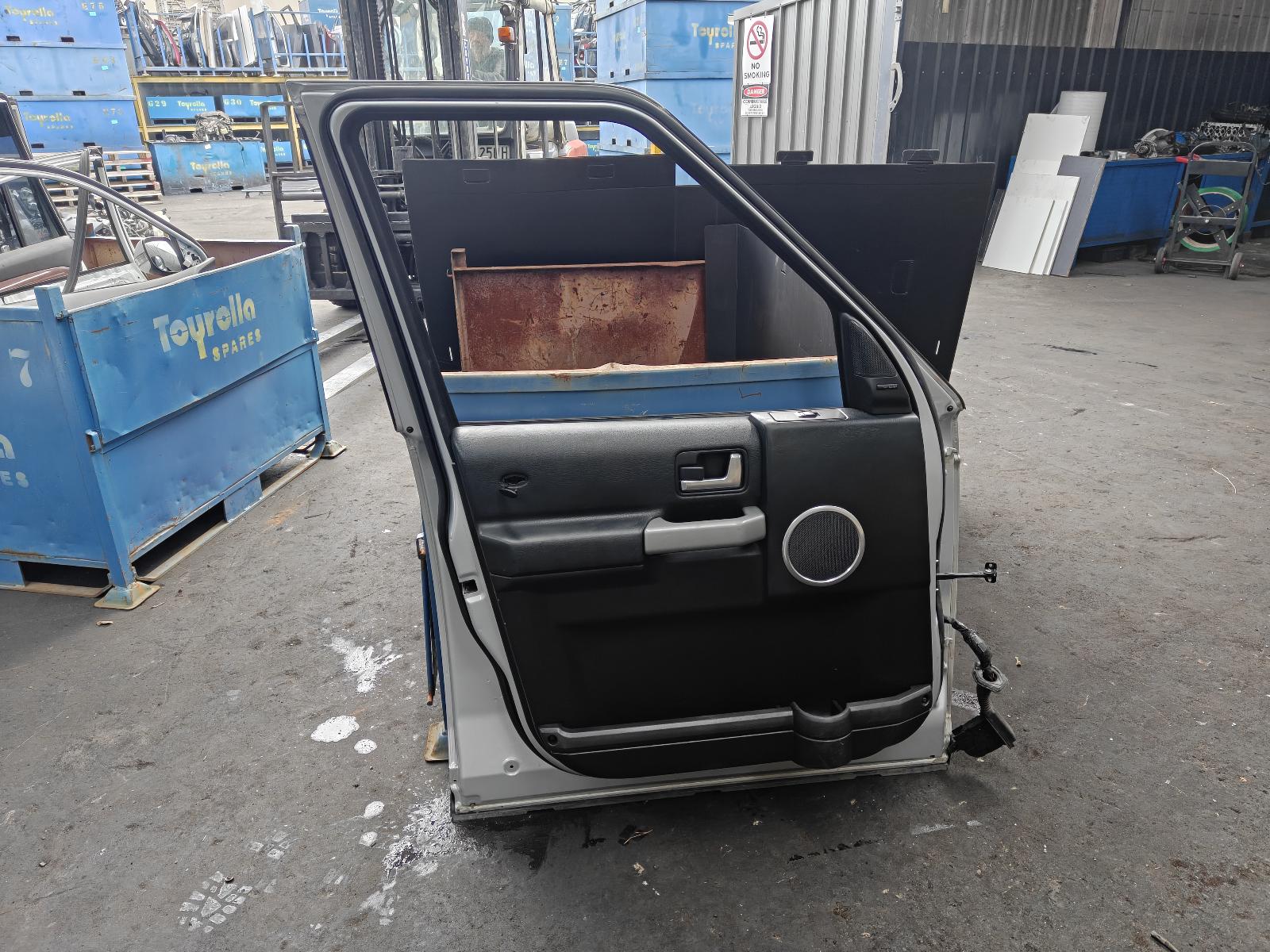 View Auto part Door/Boot/Gate Lock Land Rover Discovery 2009