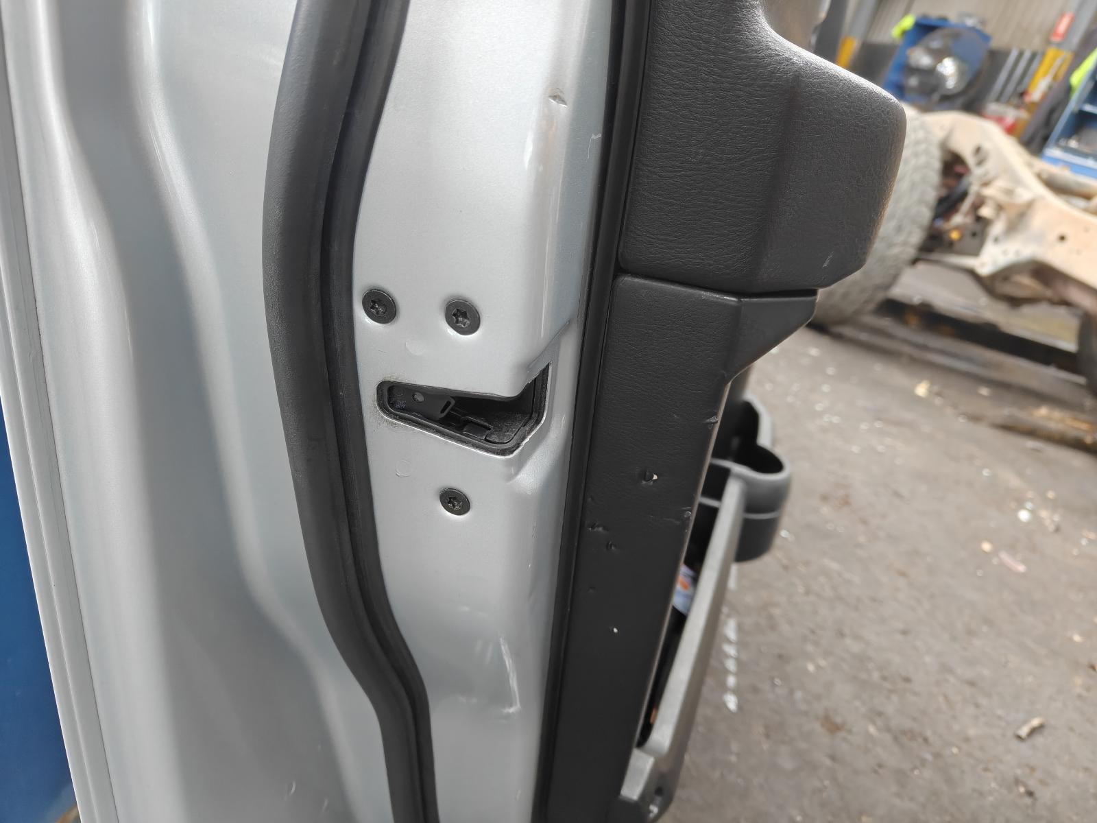 View Auto part Door/Boot/Gate Lock Land Rover Discovery 2009