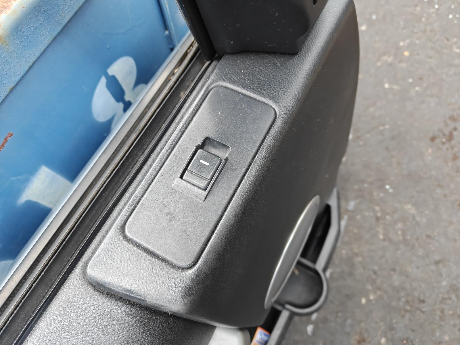 View Auto part Door Trim Land Rover Discovery 2009