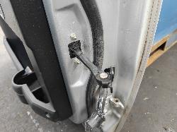 View Auto part Door Hinge/Runner Land Rover Discovery 2009