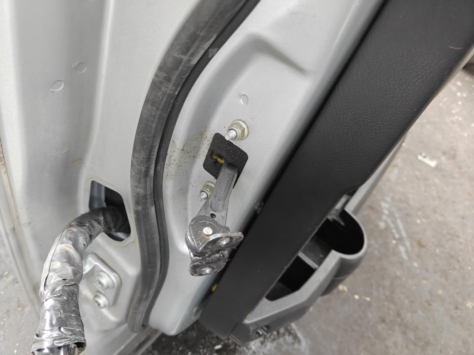 View Auto part Door Trim Land Rover Discovery 2009