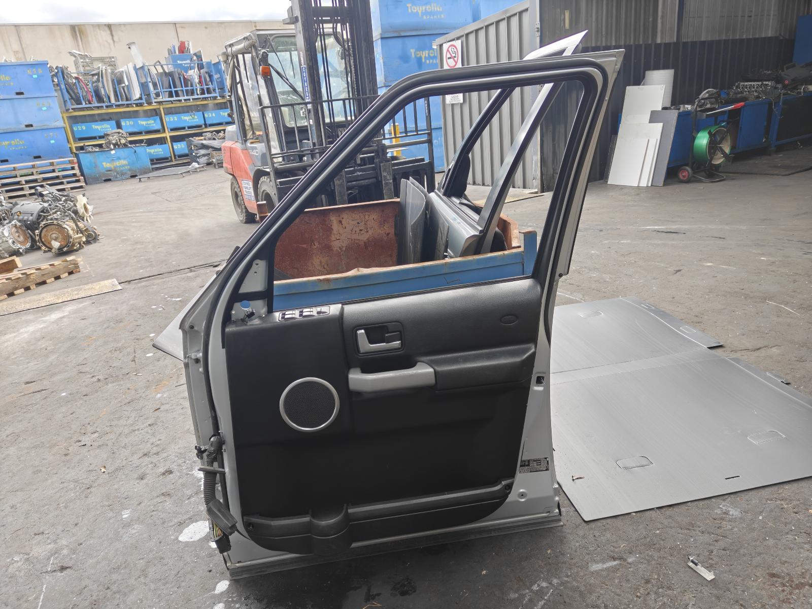 View Auto part Door Trim Land Rover Discovery 2009