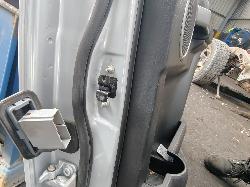 View Auto part Door Hinge/Runner Land Rover Discovery 2009