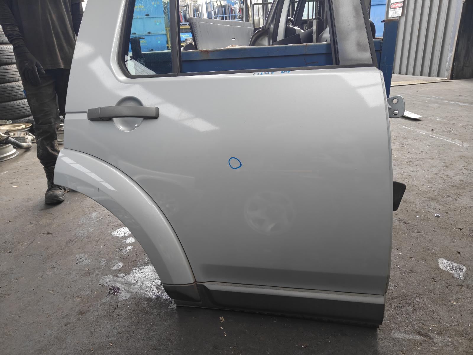 View Auto part Door/Boot/Gate Lock Land Rover Discovery 2009