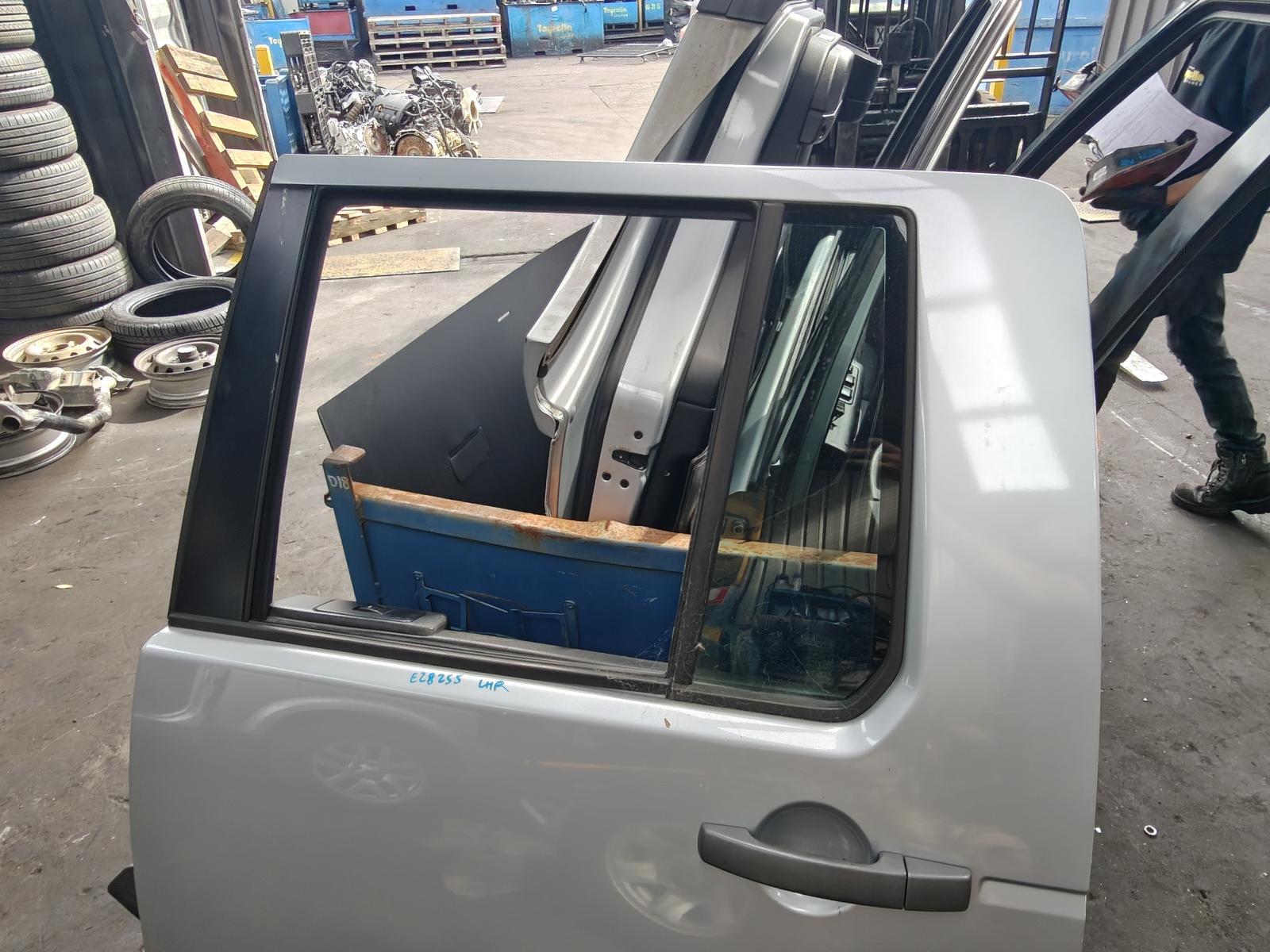 View Auto part Left Rear Door/Sliding Land Rover Discovery 2009