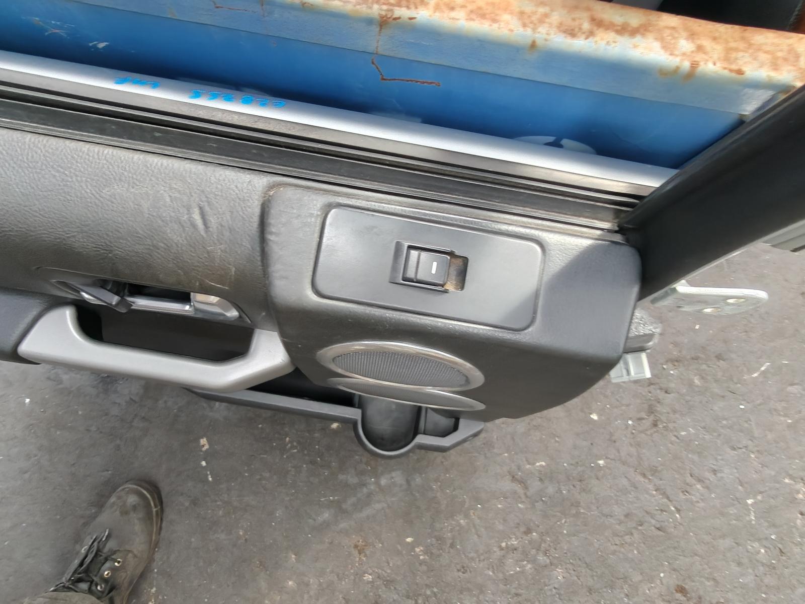 View Auto part Left Rear Wnd Reg/Motor Land Rover Discovery 2009