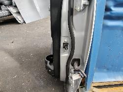 View Auto part Door Hinge/Runner Land Rover Discovery 2009