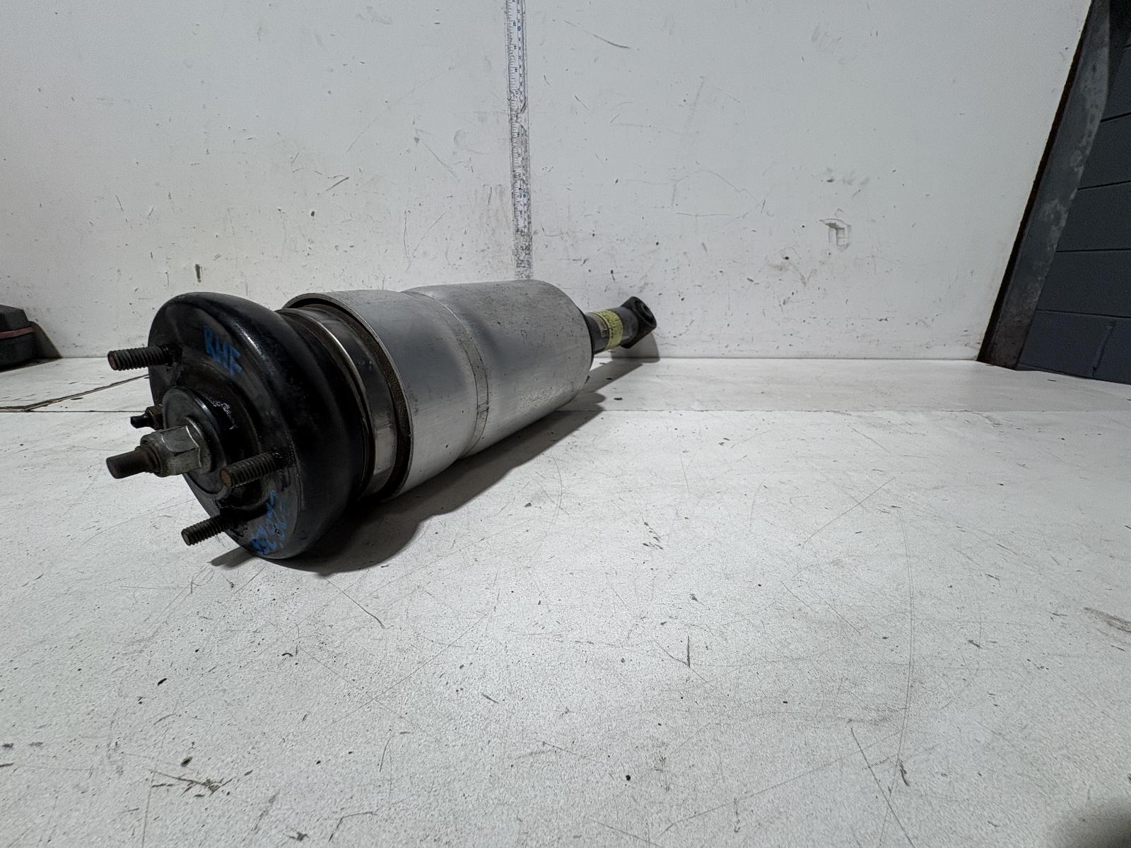 View Auto part Right Front Strut Land Rover Discovery 2009