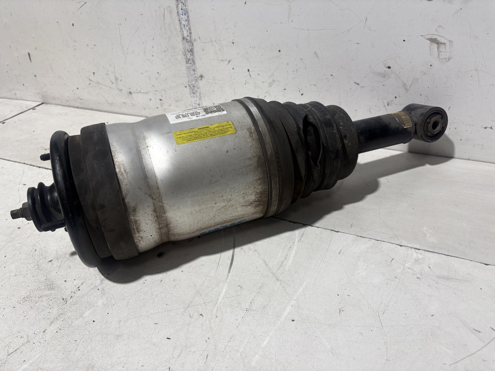 View Auto part Right Rear Strut Land Rover Discovery 2009