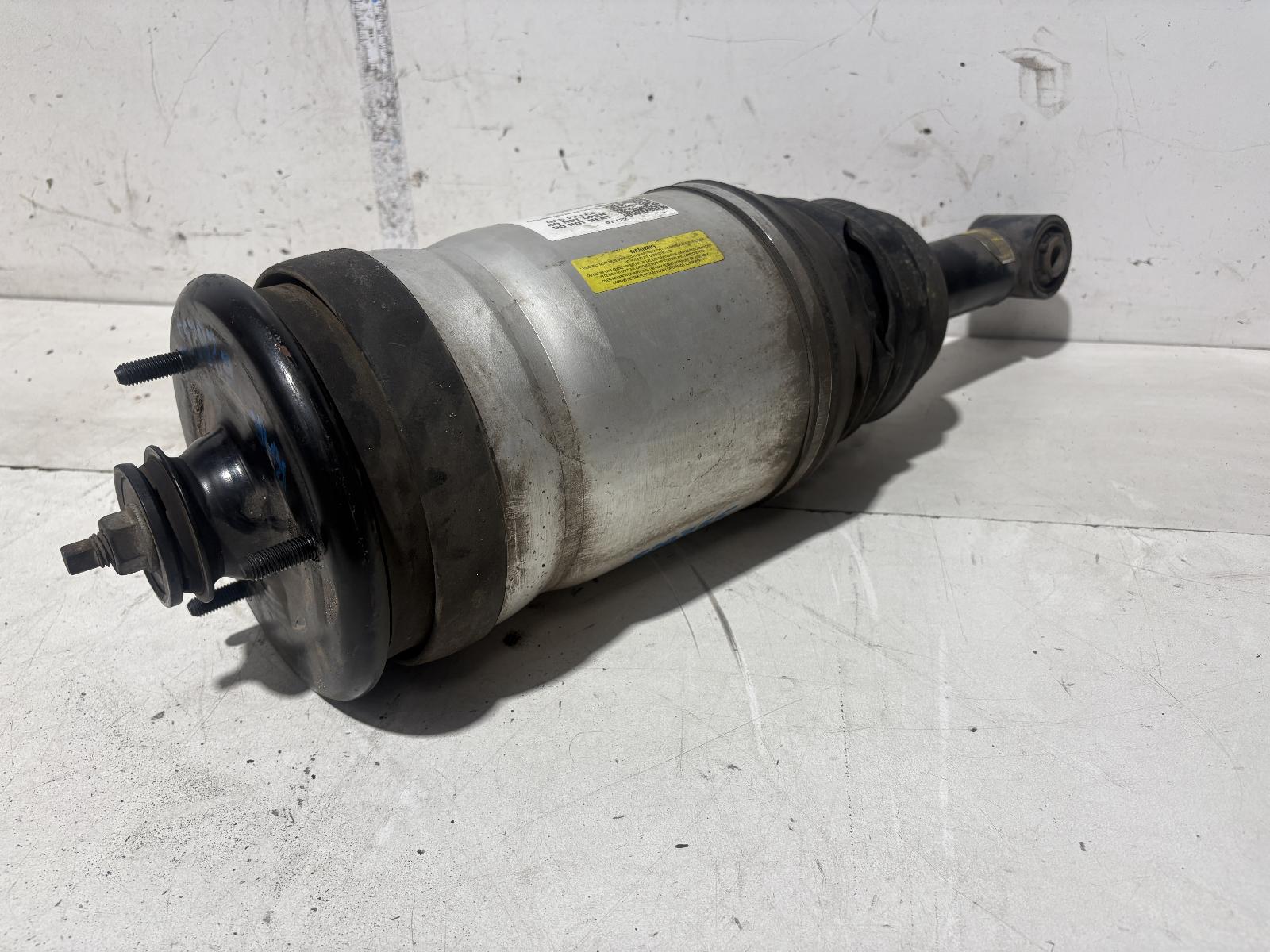 View Auto part Right Rear Strut Land Rover Discovery 2009