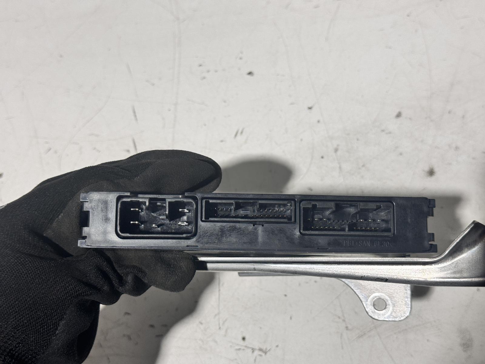 View Auto part Misc Switch/Relay Lexus Is Series 2015