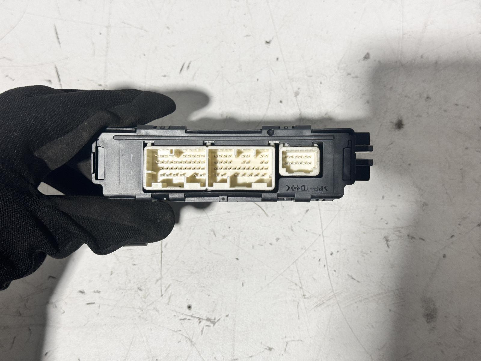 View Auto part Misc Switch/Relay Lexus Is Series 2015