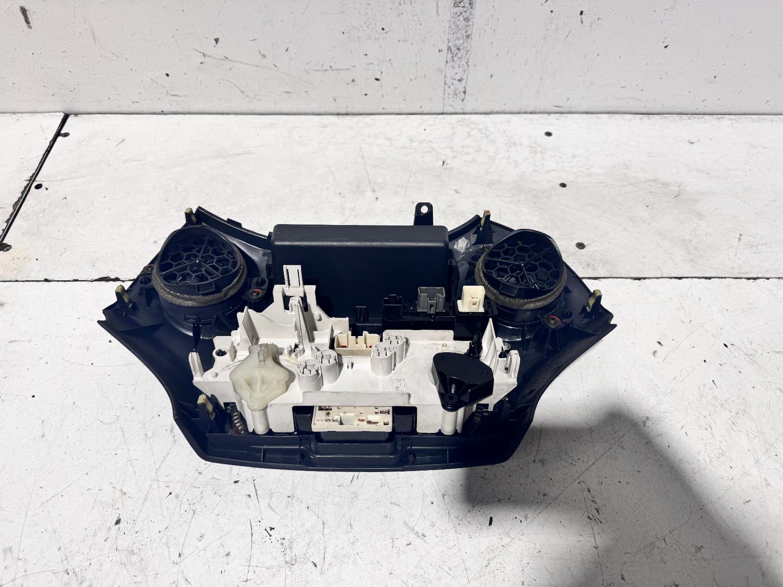 View Auto part Heater/Ac Controls Toyota Echo 2004
