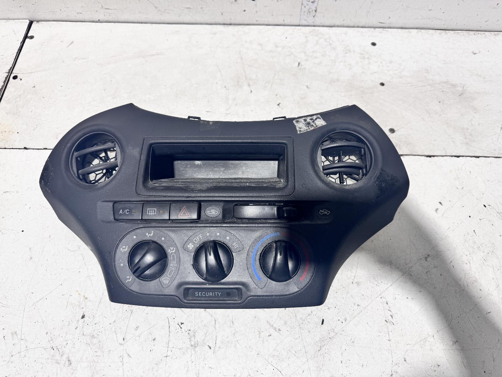 View Auto part Heater/Ac Controls Toyota Echo 2004