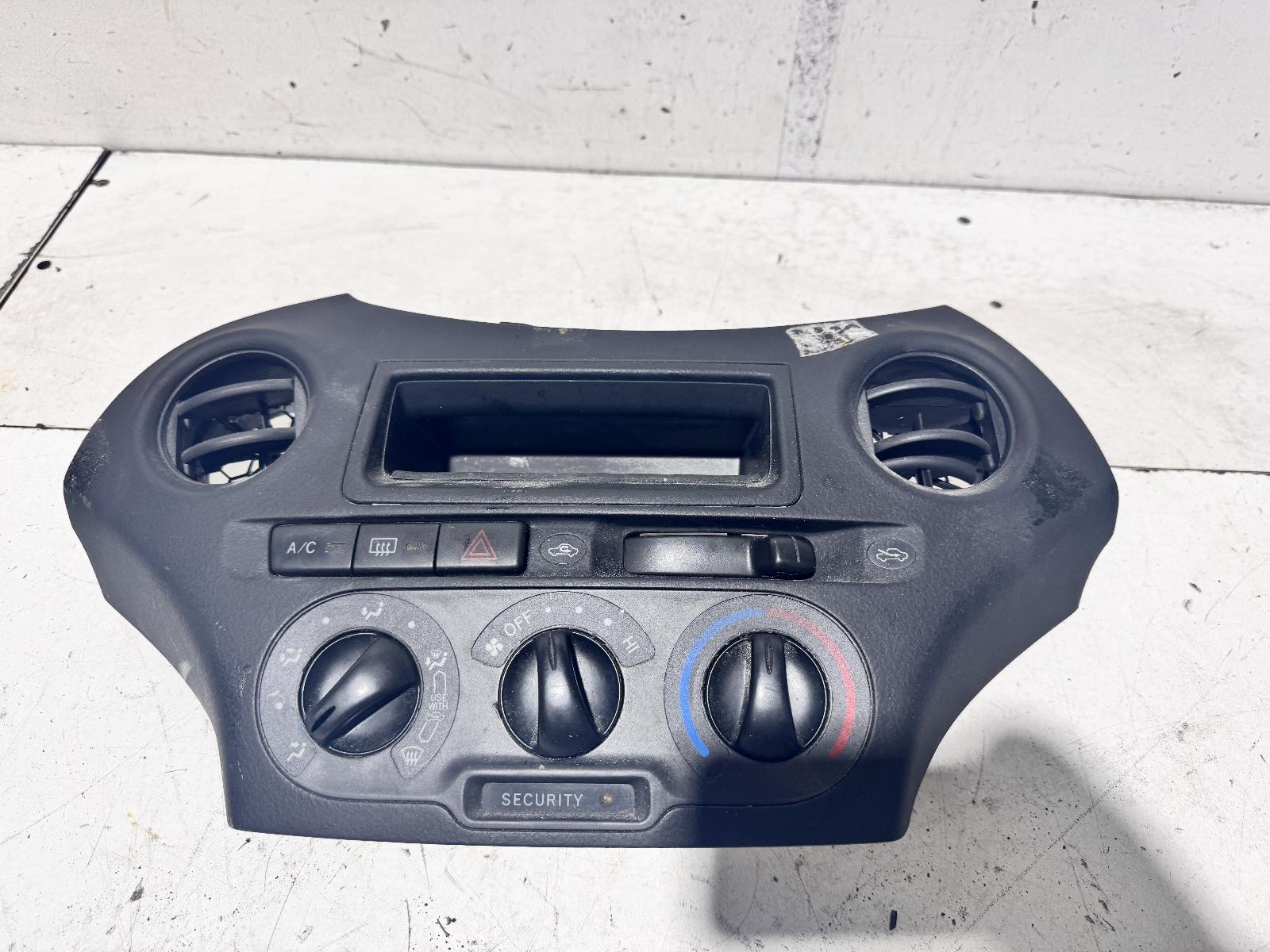 View Auto part Heater/Ac Controls Toyota Echo 2004