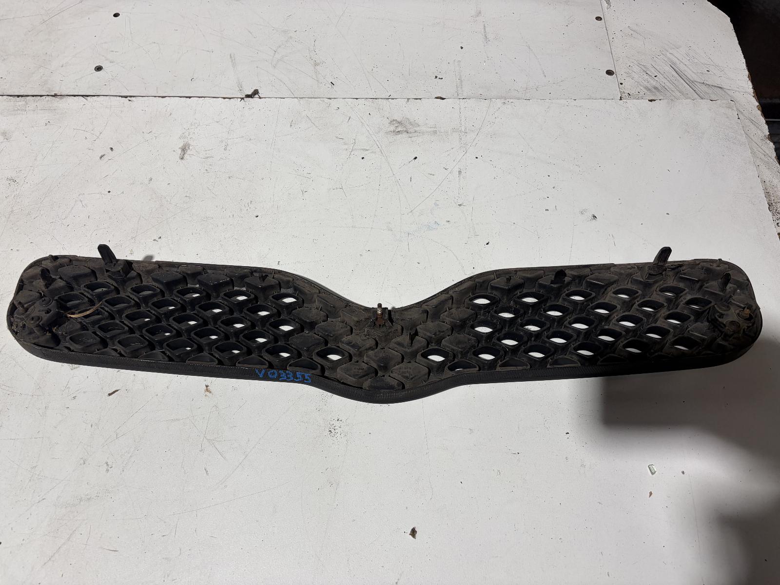 View Auto part Grille Toyota Echo 2004