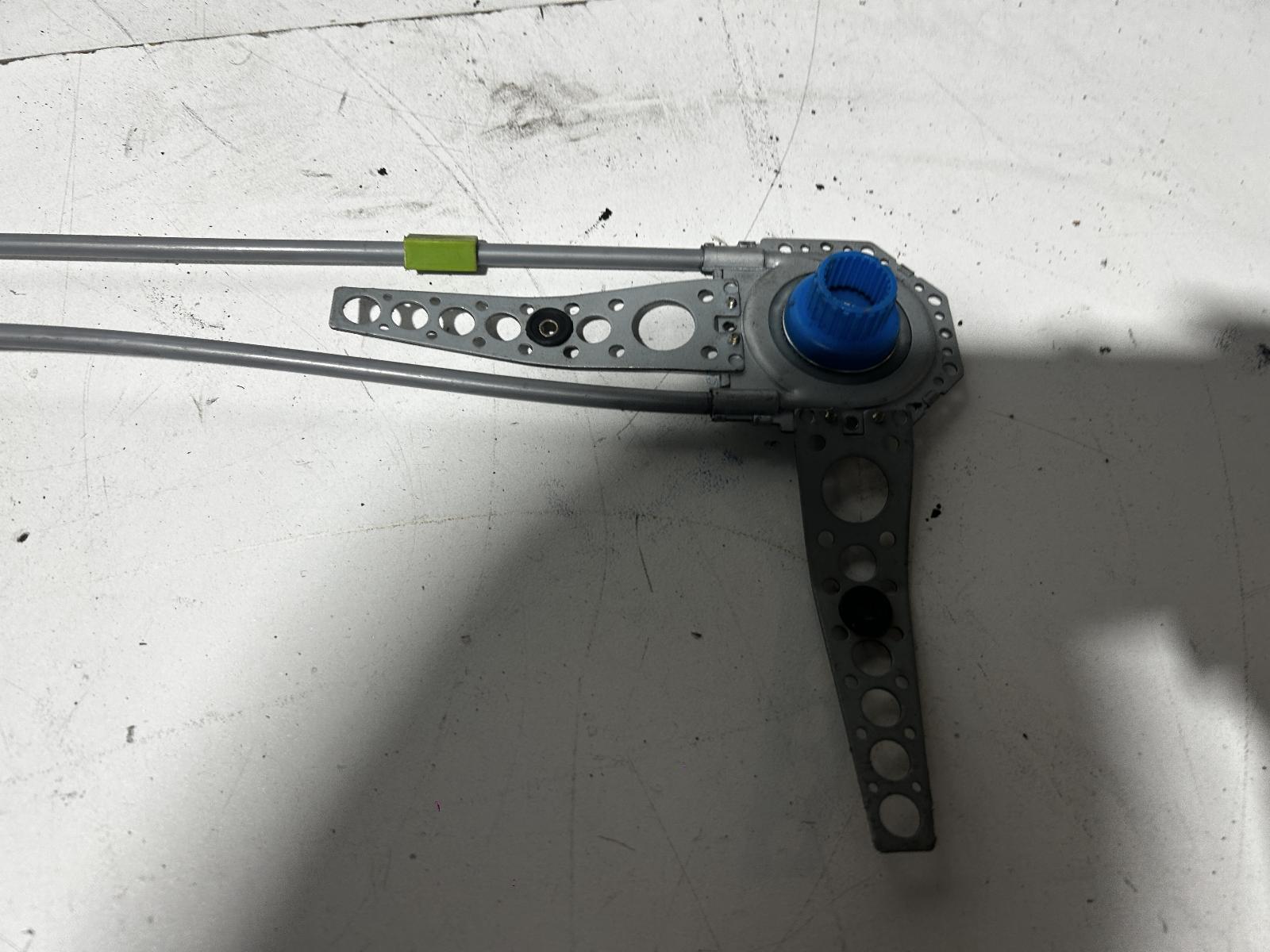 View Auto part Left Front Window Reg/Motor Toyota Echo 2004