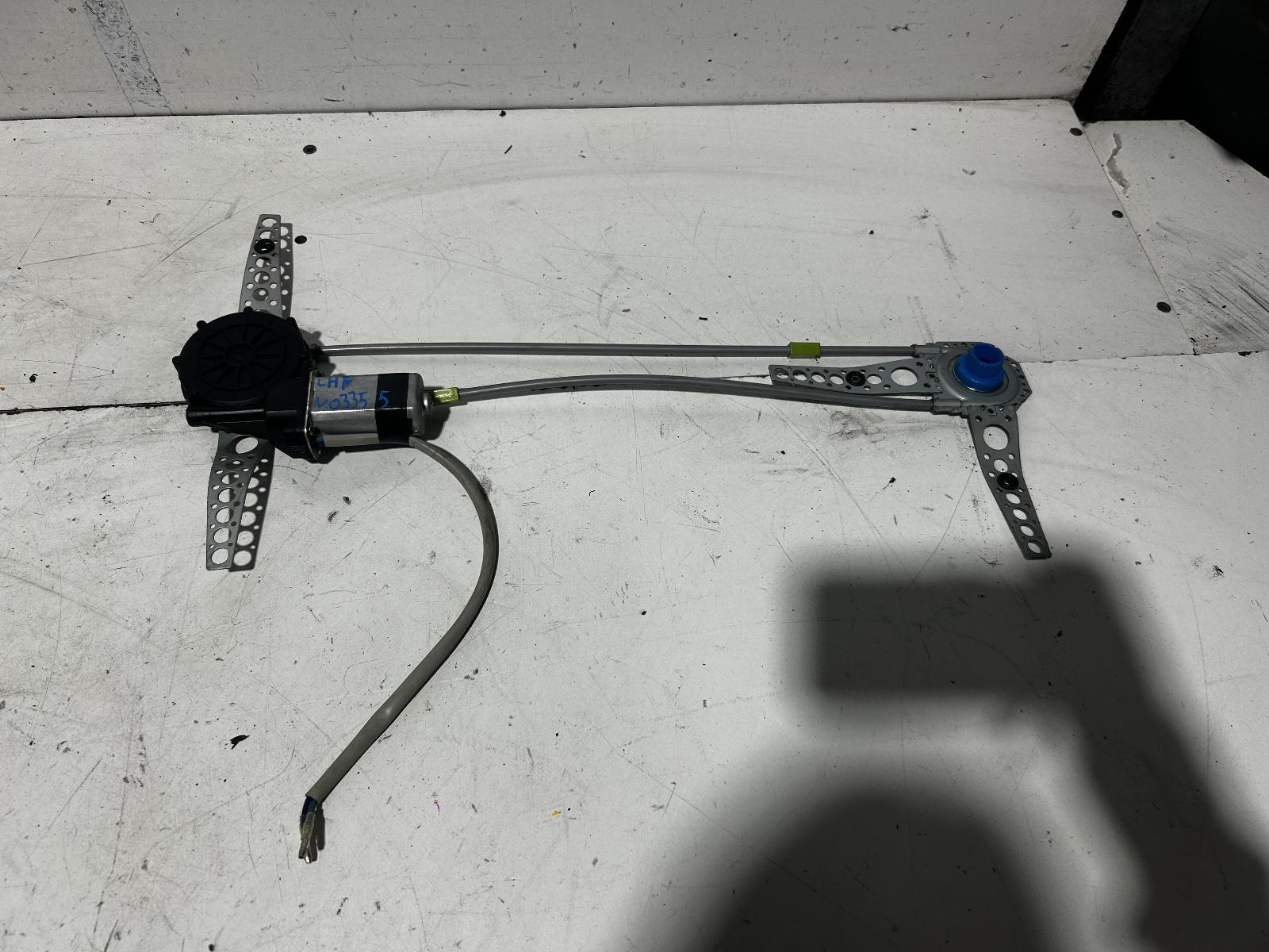 View Auto part Left Front Window Reg/Motor Toyota Echo 2004