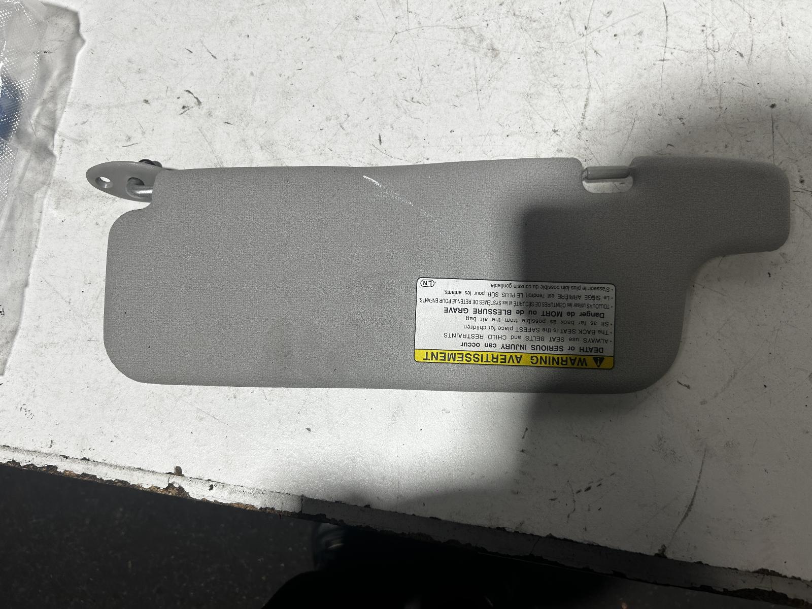 View Auto part Sunvisor Toyota Echo 2004