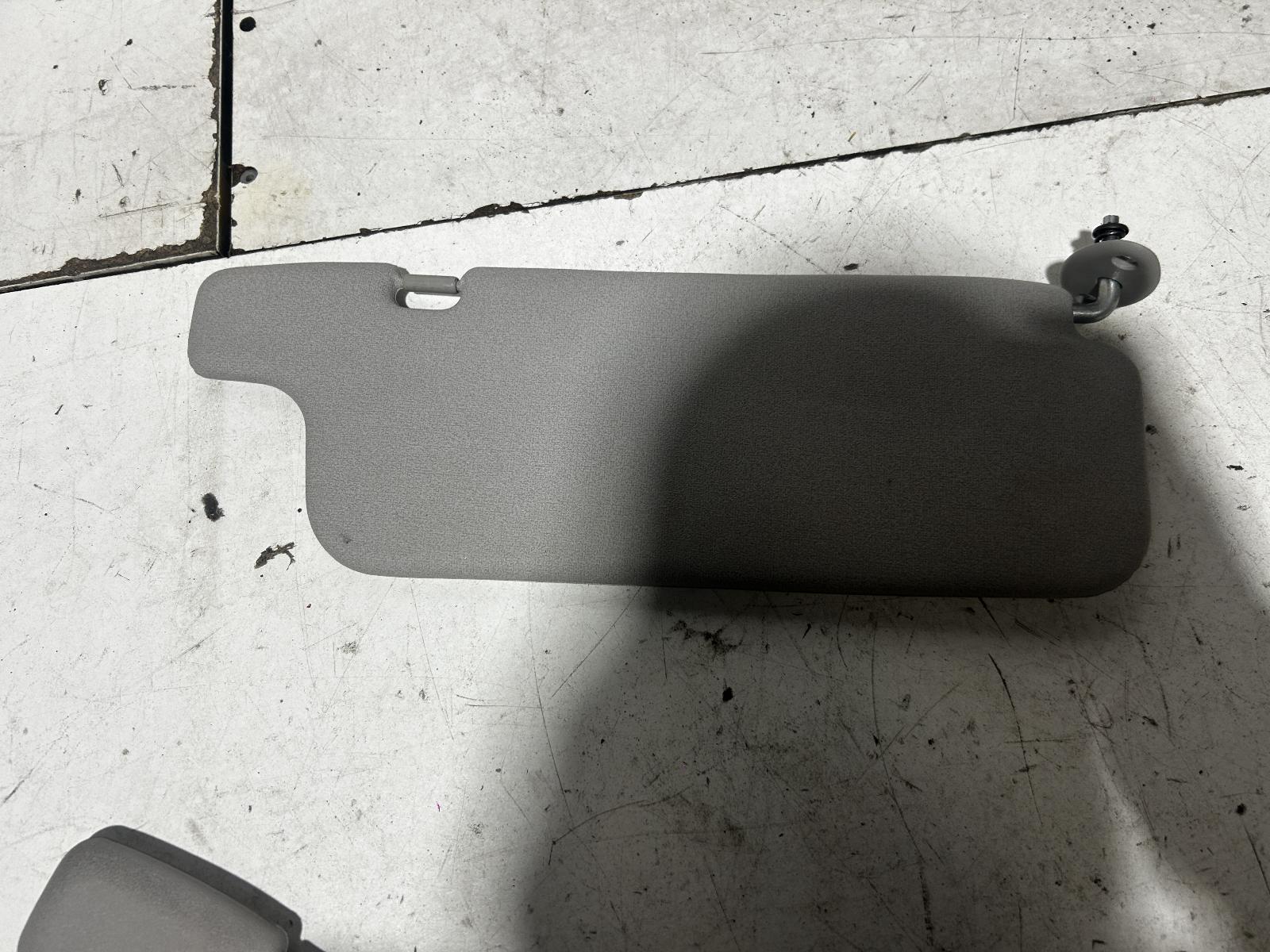 View Auto part Sunvisor Toyota Echo 2004