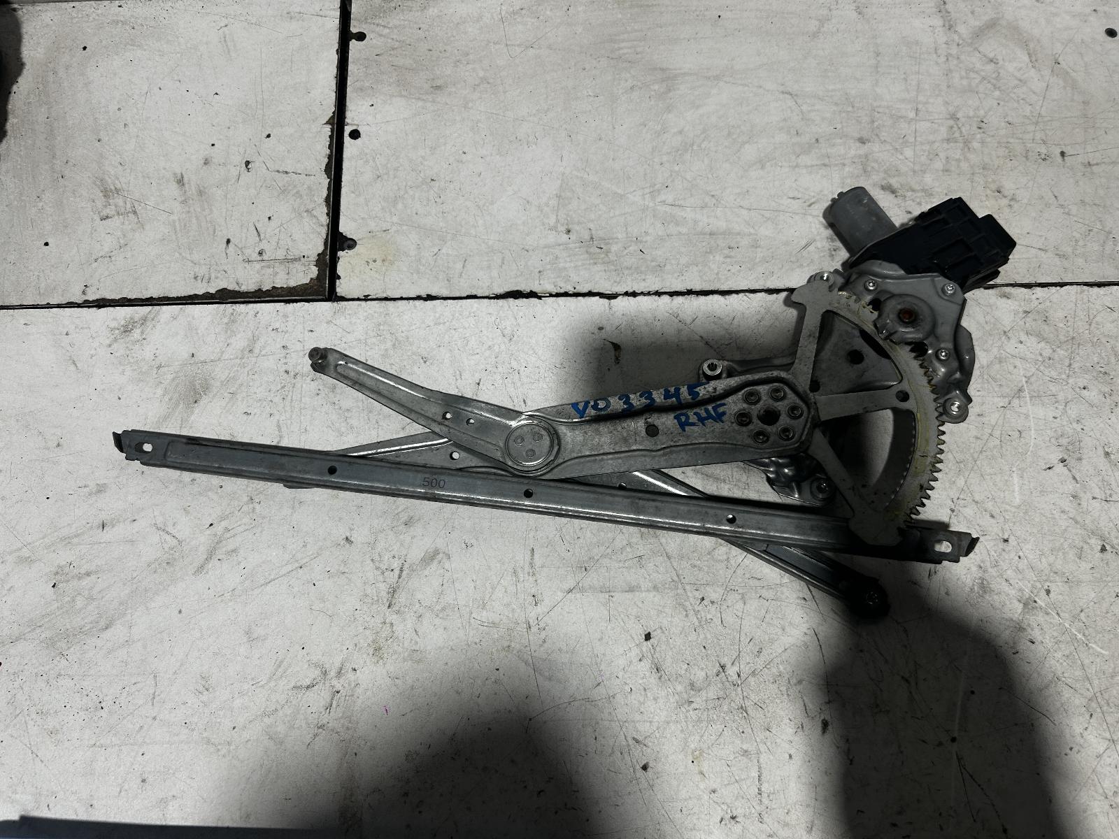 View Auto part Right Front Window Reg/Motor Lexus Is Series 2015