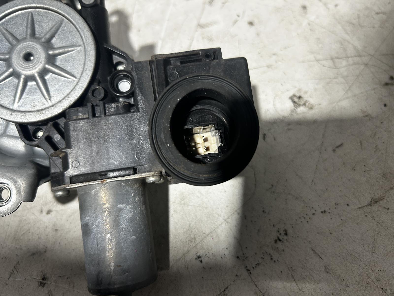 View Auto part Right Front Window Reg/Motor Lexus Is Series 2015