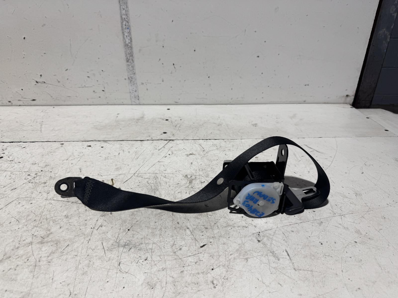 View Auto part Seatbelt/Stalk Toyota Corolla 2010