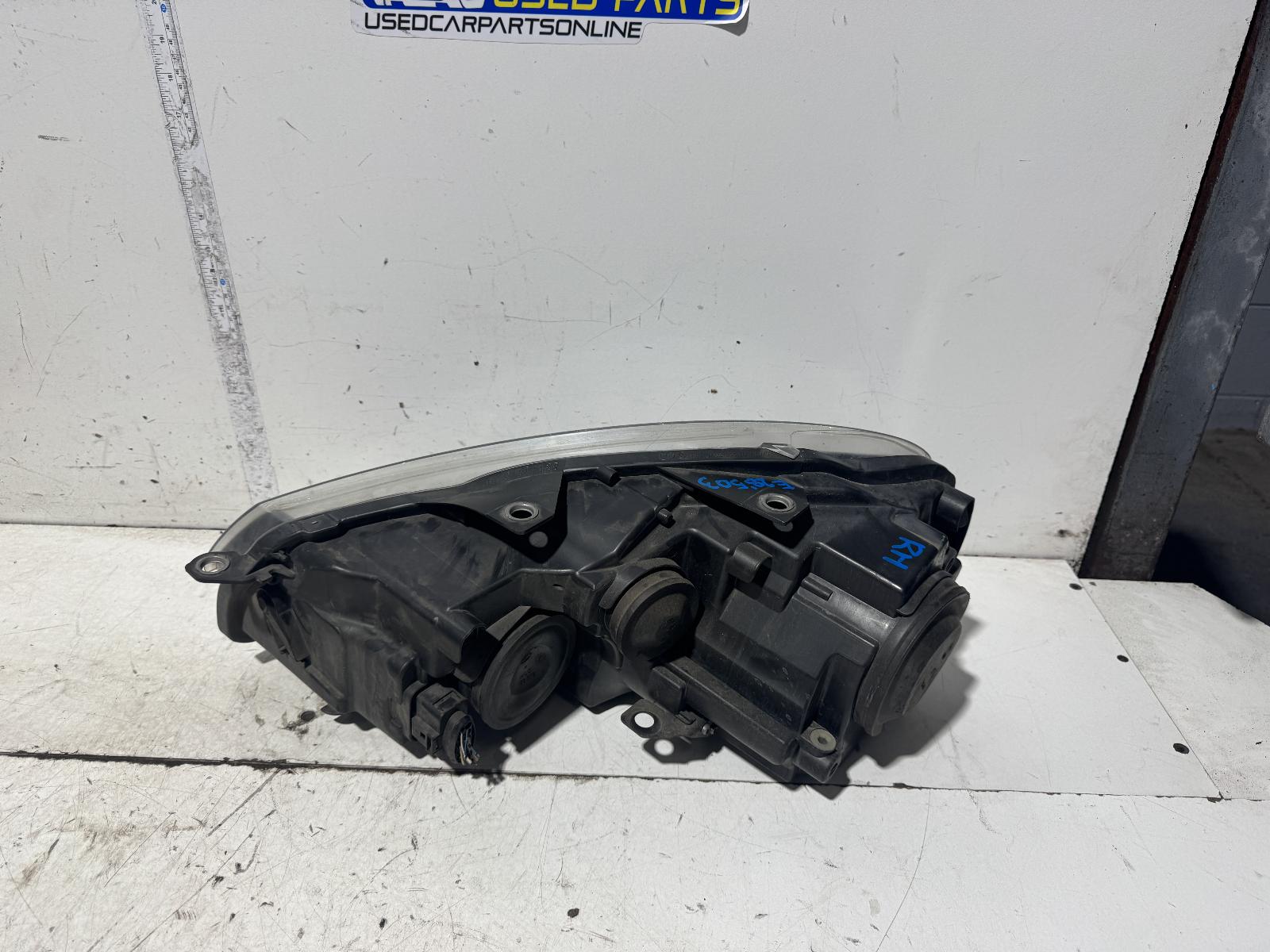 View Auto part Right Headlamp Volkswagen Golf 2010