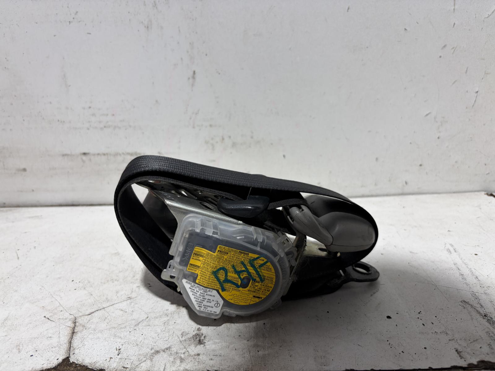 View Auto part Seatbelt/Stalk Toyota Corolla 2004