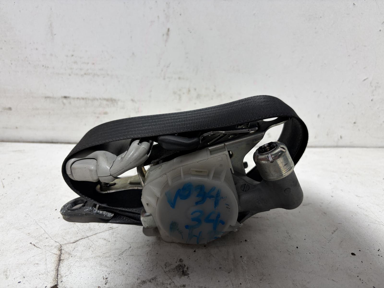 View Auto part Seatbelt/Stalk Toyota Corolla 2004
