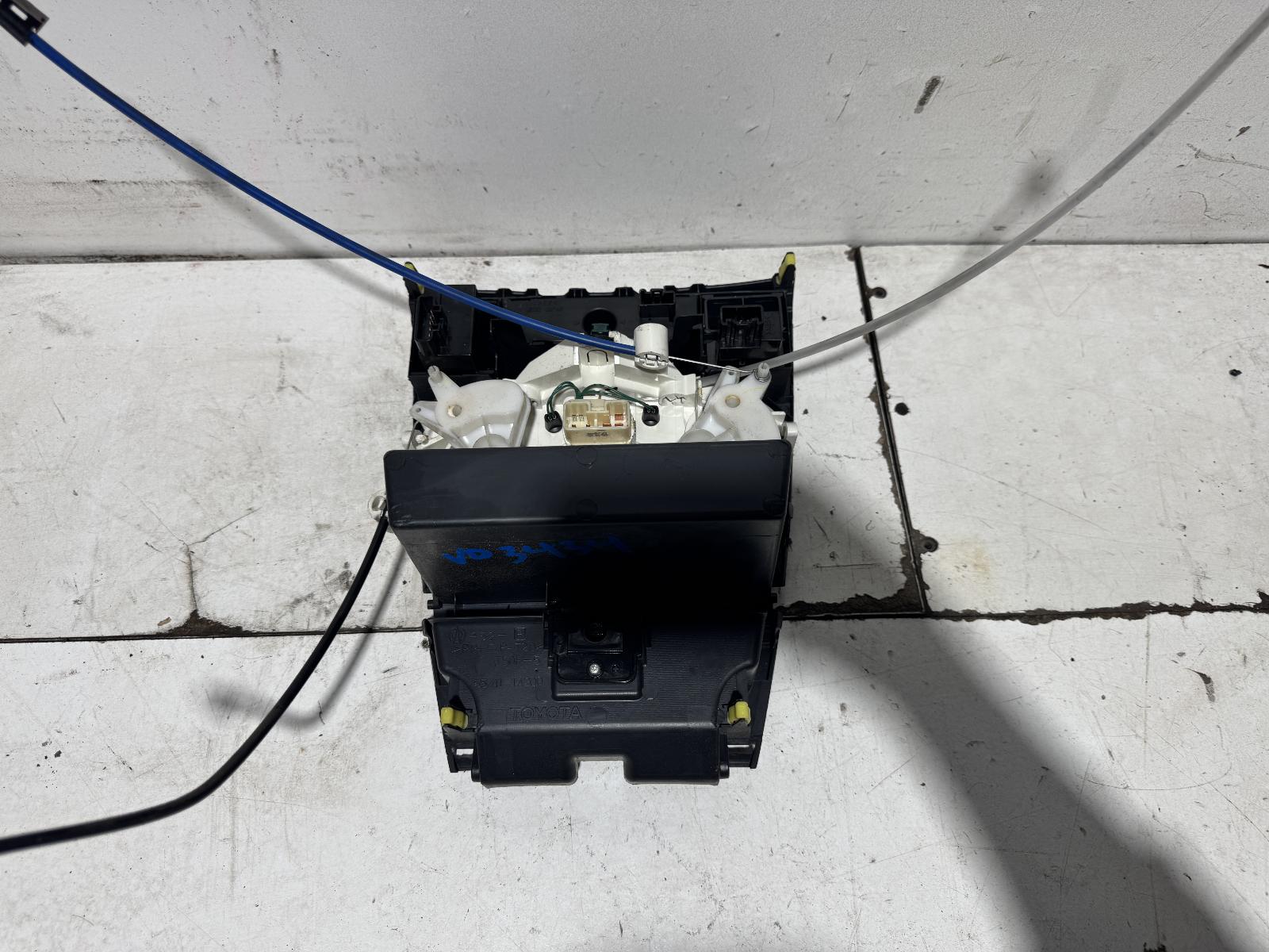 View Auto part Heater/Ac Controls Toyota Corolla 2004