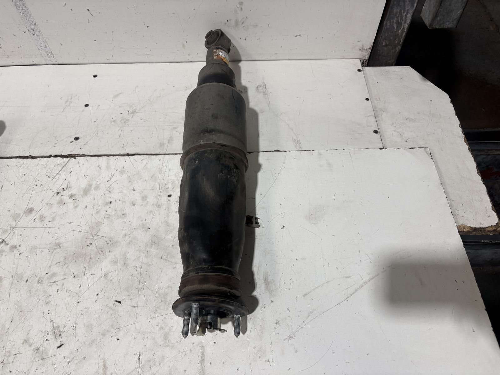 View Auto part Left Rear Strut Toyota Crown 2006