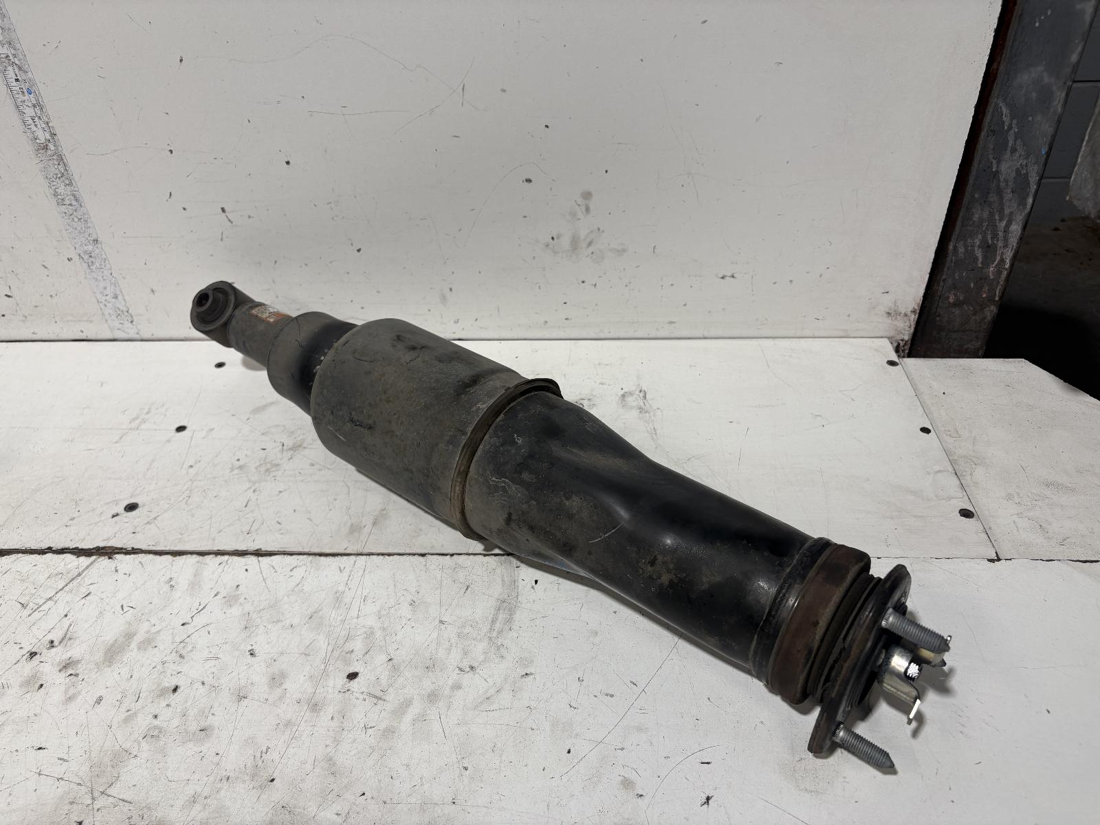 View Auto part Left Rear Strut Toyota Crown 2006